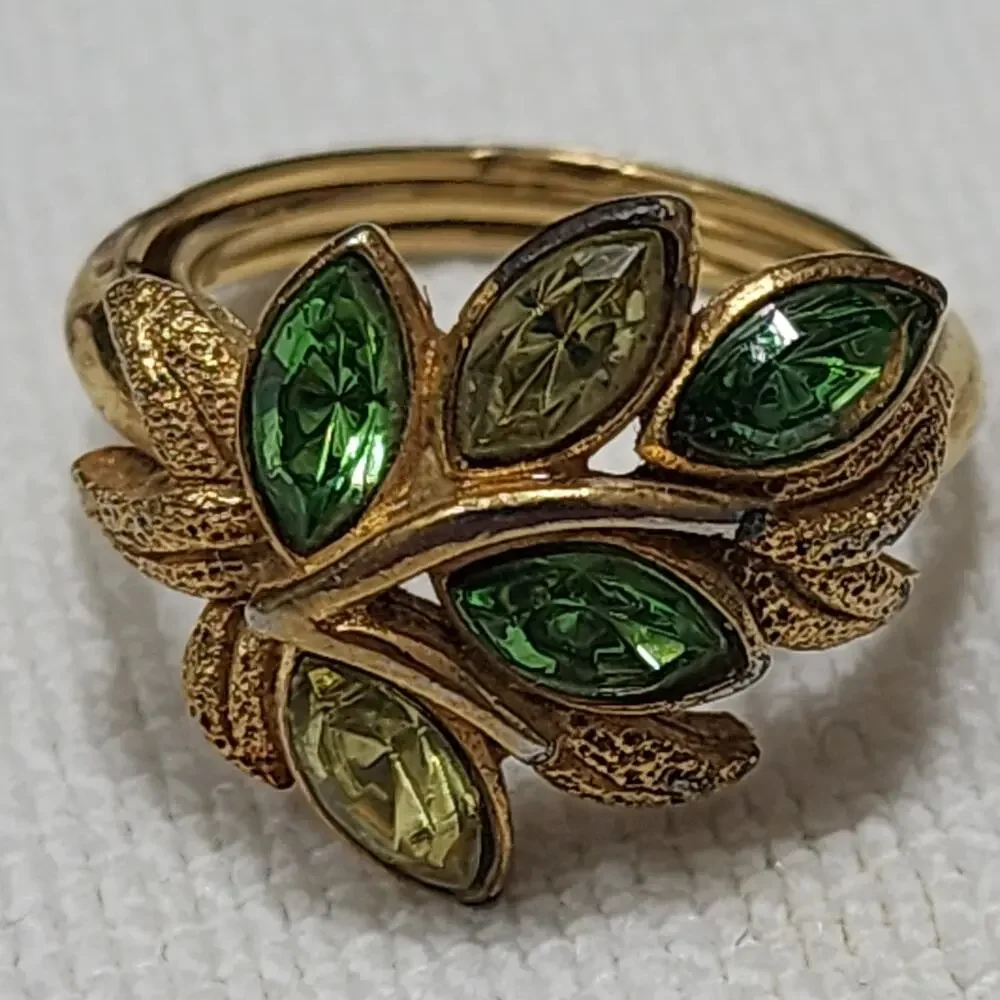 Leaf Lights Sz 3 Ring Green Citron Rhinestone Crystals Gold Tone Avon Vtg 1970s